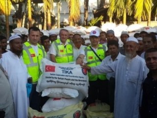 TİKA Arakanlı Müslümanların yanında