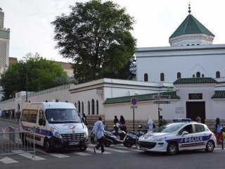 Fransa'da cami işgaline hapis cezası