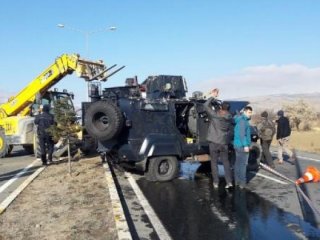 Zırhlı polis aracı devrildi! Yaralılar var