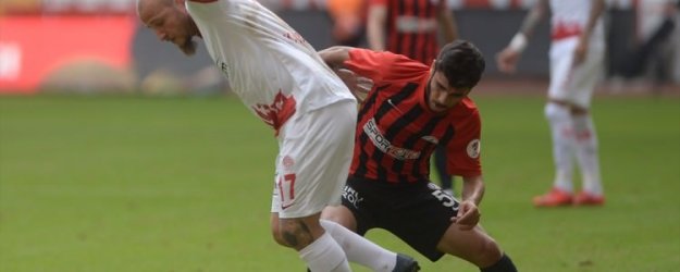 Antalyaspor yenilgiye rağmen turladı!
