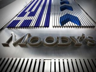 Moody's, Halkbank'ın notunu düşürdü