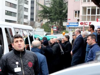 Mesut Yılmaz'ın en zor anı! Tabuta omuz verdi