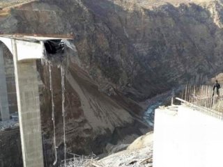 Siirt'te viyadük asma köprüsü çöktü