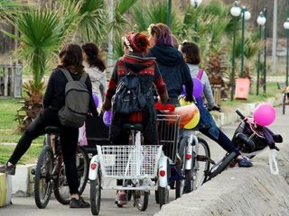 Filyos Belediye Başkanı'ndan bisikletçi kadınlardan özür