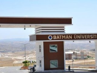 Batman Üniversitesi Rektörü’nden “peçe” cezası