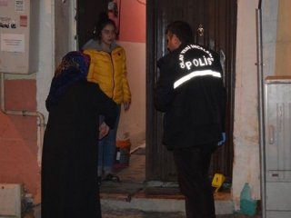 Kendini ve çocuklarını yakmaya çalıştı