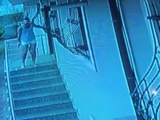 Haciz memurlarını silahla kovaladı! İşte o anlar