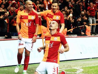 Maicon'un frikik golü dış basında!