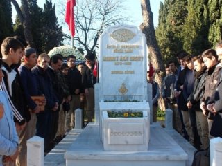 Mehmet Akif Ersoy kabri başında anıldı