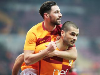Sinan Gümüş G.Saray tarihine geçti!