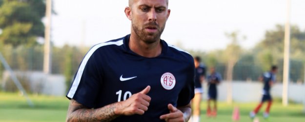 Menez, Antalyaspor'dan ayrılmak istiyor