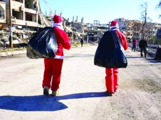 Noel Baba kostümlü katiller sokağa çıktı!