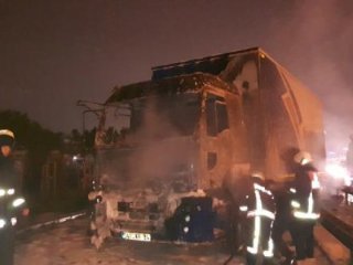 TEM Otoyolu'nda kamyon yangını