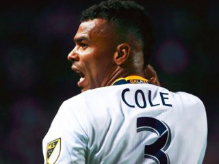 37'lik Ashley Cole imzayı attı!