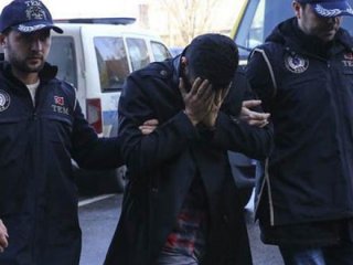 Hain yüzbaşı adliyeye yüzünü kapatarak geldi