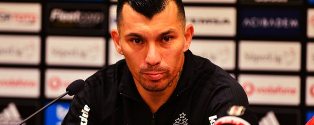 Medel rahat oynadığı pozisyonu söyledi!