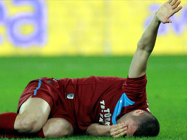Burak Yılmaz'ın burnu kırıldı!