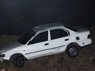 Araç uçuruma yuvarlandı, burunları bile kanamadı!