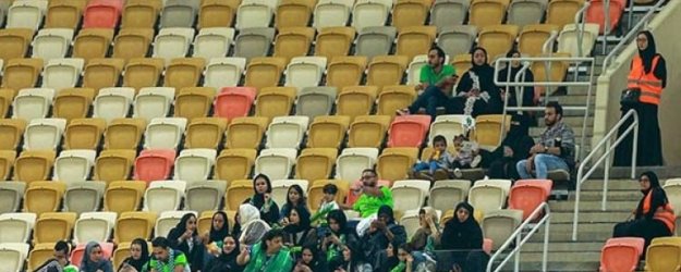 Suudi Arabistan'da kadınlar ilk kez tribünde