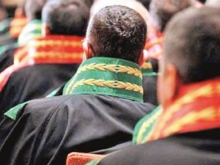 Hakim ve savcıya yardımcı geliyor