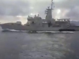 Uyarıları dinlemedi! Türk botuna çarptı