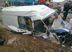 Minibüs sulama kanalına düştü: 1 ölü