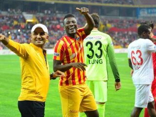 'Böyle bir şey görmedim! Hepsi namaza gitti...'
