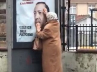 Yaşlı teyzenin Erdoğan sevgisi