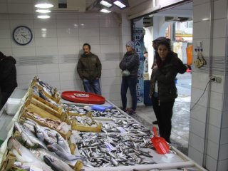 Soğuk hava balık tezgahlarını vurdu