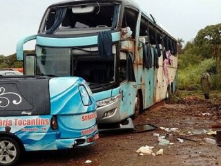 Brezilya'da otobüs devrildi: 7 ölü