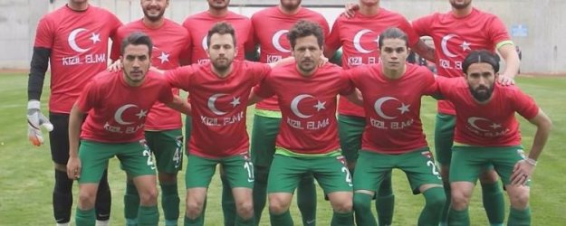 Mehmetçik için Kızıl Elma formasıyla maça çıktılar
