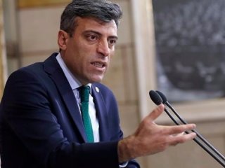 Kadın personeli taciz etti, bakanlıktan kovuldu