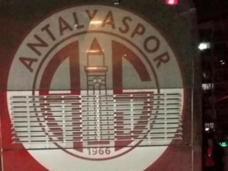 Antalyaspor otobüsüne taşlı saldırı!