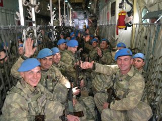 Komandolar dualarla Afrin'e uğurlandı