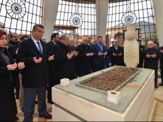 İskilipli Atıf Hoca kabri başında dualarla anıldı