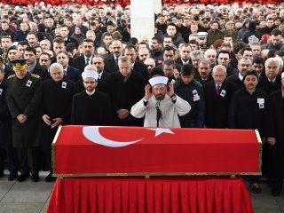 Bu ayıbı kim temizleyecek! Daha şehidin cenazesi kalkmadan..