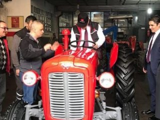 Babasının sattığı traktörü geri aldı