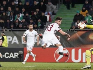 Milan ilk maçta işi bitirdi