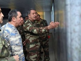 Hulusi Akar ve kuvvet komutanları sınıra gitti!