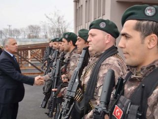 Hepsi birden gönüllü olunca kura çekildi!