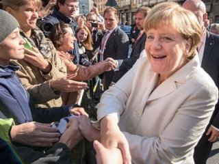 Merkel'den Esed'e ağır eleştiri