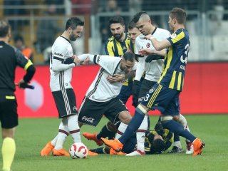 Derbide ortalık karıştı! Yumruklar konuştu
