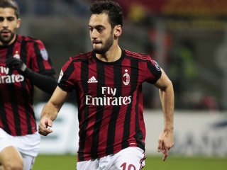 Hakan Çalhanoğlu'nun Mesut Özil heyecanı!