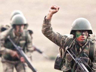 Afrin'de teröristler saldırdı! Türk askeri kurtardı