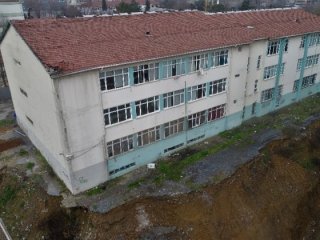 O lise yıkım tehlikesiyle kapatıldı!