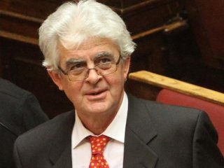 Parlamentoda barbarlık: Türk vekili dışarı atın