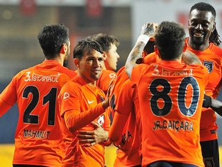 Başakşehir'e çifte şok!