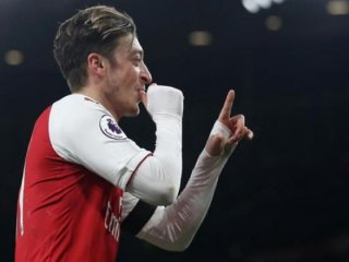 Mesut'tan rekor, Arsenal'den 1000. gol!
