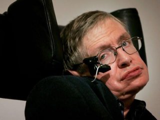 Stephen Hawking hayatını kaybetti