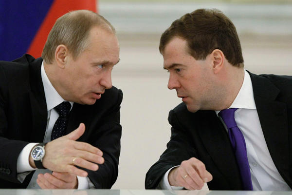 Putin ve Medvedev Ne Kadar Kazanıyor?